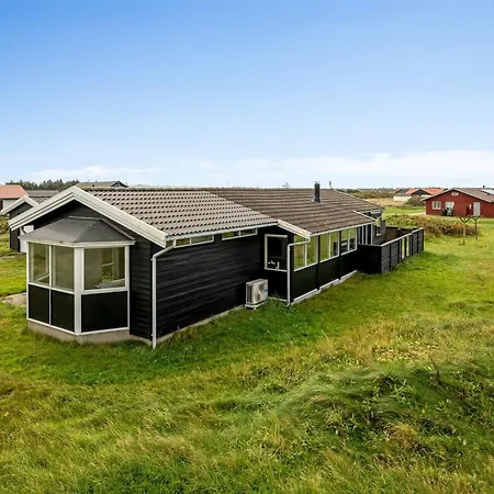 Nyaraló Viveka - 500m From The Sea In Western Jutland By Interhome *